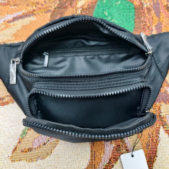 ALO Yoga Explorer Convertible Pack | 3L Nylon Waist Bag - Picture 4 of 5